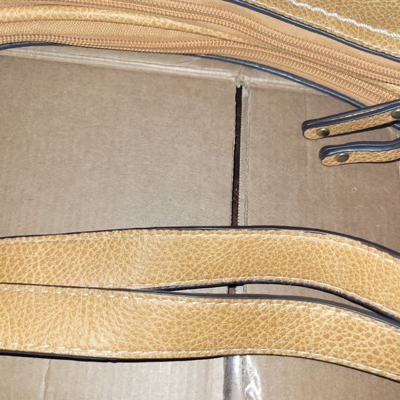 Concept brand Tan Shoulder Bag And Wallet. - Picture 12 of 16